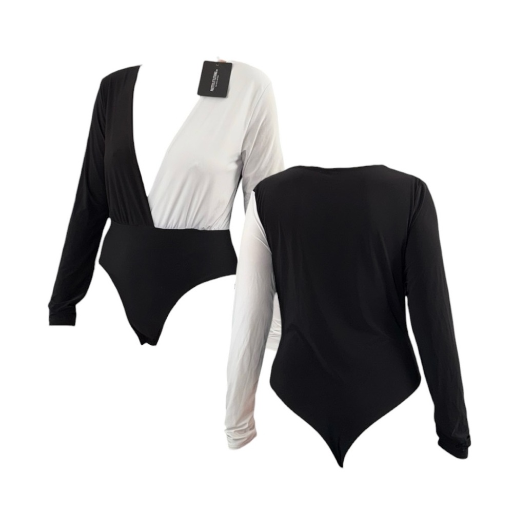 PrettyLittleThing Black & White Plunge Long Sleeve Bodysuit